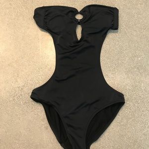Black one piece cutout swimsuit monokoni